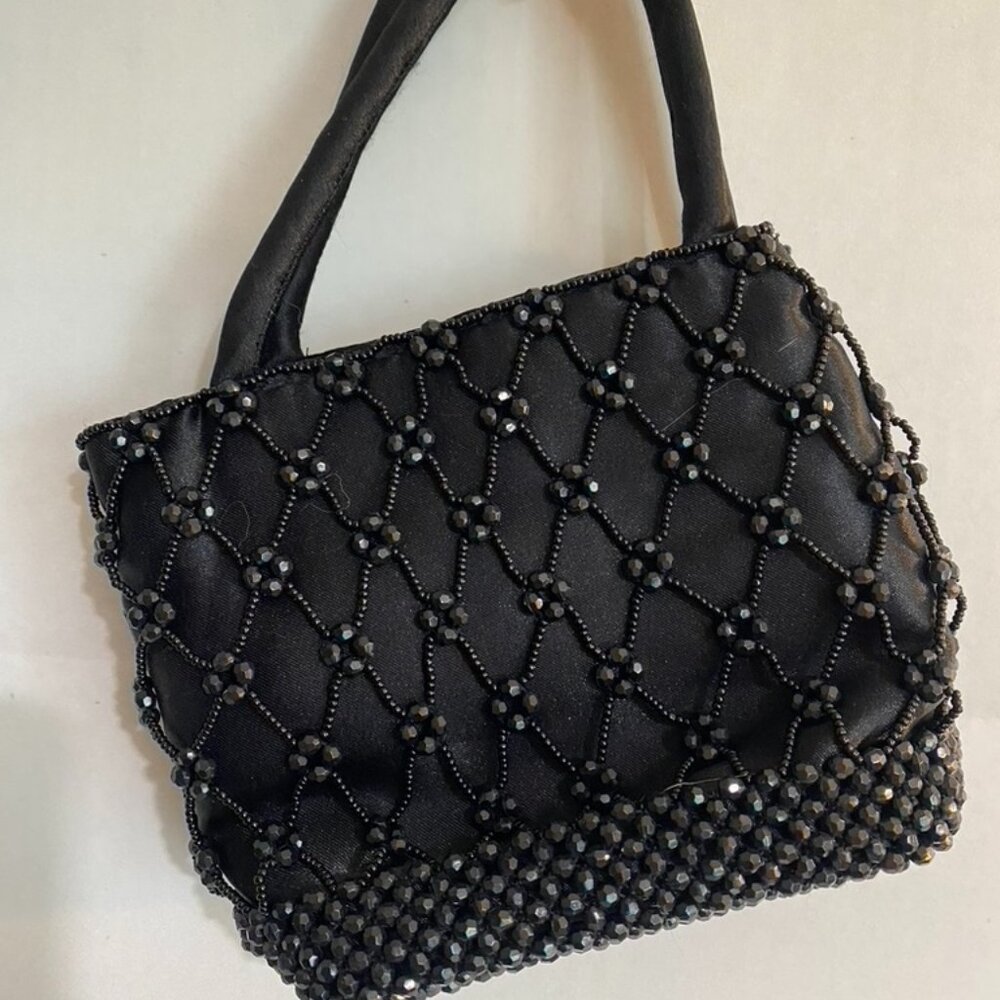 Handheld Diamond Pattern Beaded Bag 9" High w/ Handle x 7" Wide, Snap Closure
